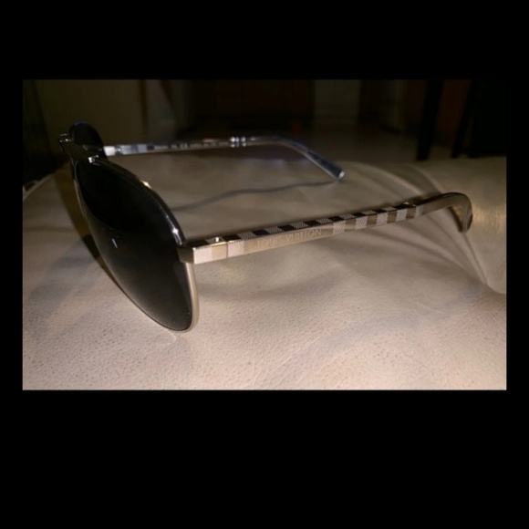 LV Foldable Pilot Sunglases DISCONTINUED - Picture 4 of 7